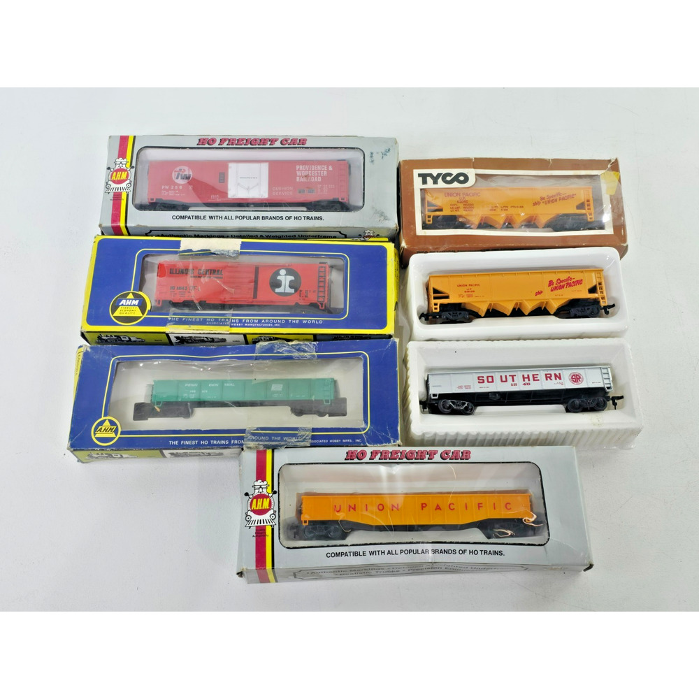 7 Vintage TYCO AHM HO Scale Freight Train Car Lot